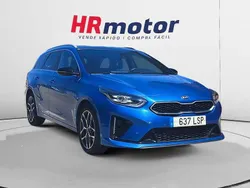 Azul Usado 2021 Kia Ceed GT-Line Familiar | 17.990 €
