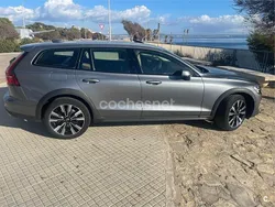 Gris / plata Usado 2021 Volvo V60 CC Pro Familiar | 33.000 € (Buen precio)