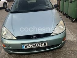Verde Usado 1999 Ford Focus Ambiente Berlina | 2500 € (Precio justo)