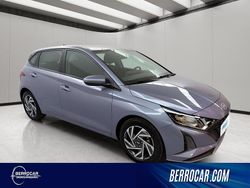Azul Usado 2024 Hyundai i20 | 17.590 € (Un poco caro)
