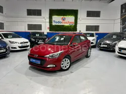 Granate Usado 2015 Hyundai i20 Berlina | 8490 € (Un poco caro)