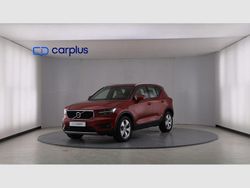 Rojo fusión (metalizado) Usado 2020 Volvo XC40 Momentum SUV | 31.890 € (Caro)
