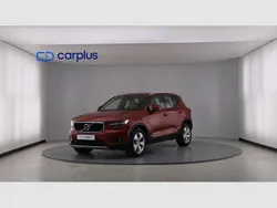 Rojo fusión (metalizado) Usado 2020 Volvo XC40 Momentum SUV | 32.190 € (Caro)