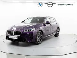 Violeta / lila Usado 2024 BMW 120 Comfort Edition Utilitario | 36.400 €