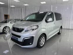 Gris / plata Usado 2019 Peugeot Traveller Business-Line Monovolumen | 26.990 € (Un poco caro)