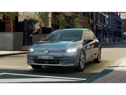Azul Nuevo 2025 VW Golf VIII Match Berlina | 36.667 € (Precio justo)