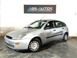 Gris / plata Usado 2000 Ford Focus Ambiente Berlina | 2990 € (Precio justo)