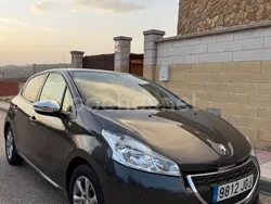 Gris / plata Usado 2016 Peugeot 208 Style Utilitario | 8300 € (Precio justo)