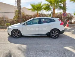 Blanco Usado 2015 Volvo V40 CC Momentum Familiar | 8900 € (Precio justo)