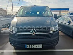 Gris / plata Usado 2023 VW Caravelle Monovolumen | 38.875 € (Precio justo)