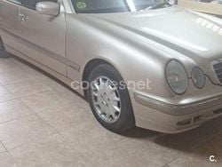 Beige Usado 2001 Mercedes E240 Elegance Berlina | 7000 €