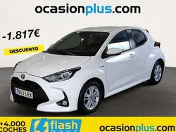 Blanco Usado 2021 Toyota Yaris Hybrid Active Utilitario | 18.173 € (Precio justo)