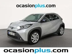 Gris Usado 2024 Toyota Aygo Play Utilitario | 14.137 € (Precio justo)