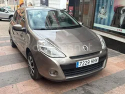 Beige Usado 2011 Renault Clio II Business Berlina | 4990 € (Precio justo)