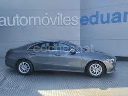 Gris / plata Usado 2021 Mercedes CLA180 Berlina | 24.500 € (Buen precio)