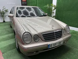 Usado 2001 Mercedes E200 Elegance Berlina | 3500 €