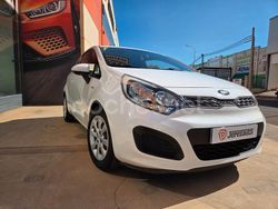 Blanco Usado 2015 Kia Rio Berlina | 8900 € (Precio justo)