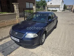 Azul Usado 2001 VW Passat Highline Berlina | 1500 € (Precio justo)