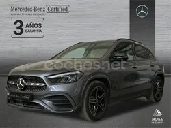 Gris / plata Usado 2024 Mercedes GLA200 SUV | 42.990 € (Precio justo)