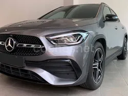 Gris / plata Usado 2021 Mercedes GLA200 SUV | 35.900 € (Un poco caro)
