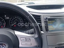 Gris / plata Usado 2011 Subaru Outback SUV | 7999 € (Precio justo)