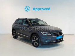 Gris / plata Usado 2024 VW Tiguan Life SUV | 37.500 € (Un poco caro)