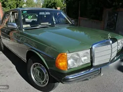 Verde Usado 1978 Mercedes 240 Berlina | 18.700 €