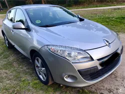 Gris / plata Usado 2011 Renault Mégane III Berlina | 4750 € (Caro)