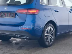Azul Usado 2024 Mercedes B250e Monovolumen | 33.890 € (Precio justo)