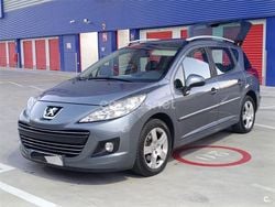 Gris / plata Usado 2011 Peugeot 207 Active Familiar | 4900 € (Buen precio)