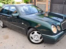 Verde Usado 1998 Mercedes E300 Avantgarde Berlina | 4300 €