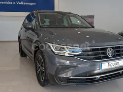 Gris / plata Usado 2021 VW Tiguan Life SUV | 24.900 € (Precio justo)