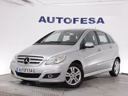 Plateado Usado 2011 Mercedes B180 Monovolumen | 5800 €