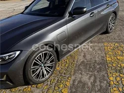 Gris / plata Usado 2021 BMW 330e Luxury Line Berlina | 31.900 € (Precio justo)