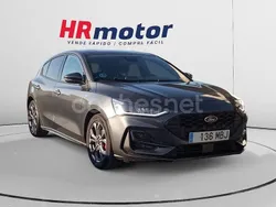 Gris / plata Usado 2022 Ford Focus ST-Line Berlina | 17.890 € (Buen precio)