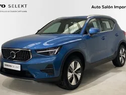 Azul Usado 2023 Volvo XC40 Core SUV | 44.500 €