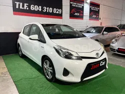 Blanco Usado 2013 Toyota Yaris Hybrid Active Berlina | 7990 €