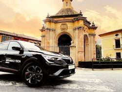 Gris / plateado Usado 2022 Renault Arkana Zen SUV | 21.300 € (Precio justo)