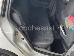 Gris / plata Usado 2004 Renault Clio II Authentique Berlina | 2400 € (Precio justo)