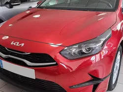 Rojo Usado 2024 Kia Ceed Berlina | 23.240 € (Caro)