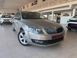 Gris / plata Usado 2014 Skoda Octavia Ambition Familiar | 11.500 € (Precio justo)