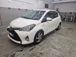 Blanco Usado 2015 Toyota Yaris Hybrid Advance Berlina | 12.990 € (Precio justo)