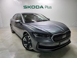 Gris Usado 2024 Skoda Superb Selection Berlina | 42.900 €