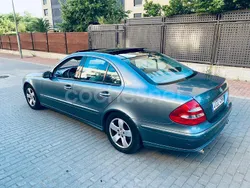 Gris / plata Usado 2004 Mercedes E320 Elegance Berlina | 5790 € (Super precio)
