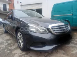 Gris / plata Usado 2014 Mercedes E200 Elegance Berlina | 8990 € (Caro)