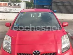 Rojo Usado 2010 Toyota Yaris Berlina | 4000 € (Buen precio)