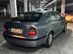 Gris / plata Usado 2003 Skoda Octavia Berlina | 3300 €