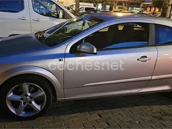 Gris / plata Usado 2005 Opel Astra GTC Sport Berlina | 1800 € (Buen precio)