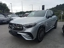 Gris / plata Usado 2024 Mercedes GLC220 SUV | 69.900 € (Caro)