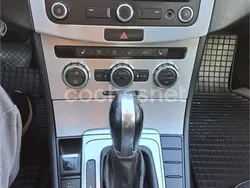 Gris / plata Usado 2013 VW Passat R-line BlueMotion Berlina | 5500 € (Caro)
